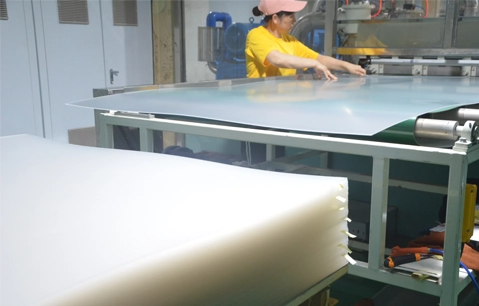 How Acrylic Mirror Reduces Material Waste in B2B Production