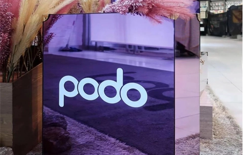 Why Brands Choose Acrylic Mirror Sheets for Displays in 2025