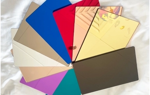 How to Use Acrylic Mirror in Retail Display Design?